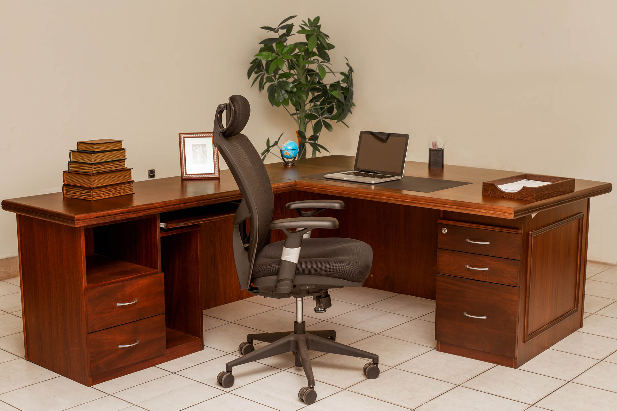 Teecherz office furniture collection